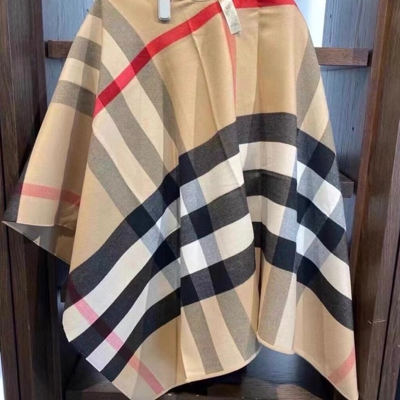 Burberry Tan and Black Check Cape - Picture 2 of 4